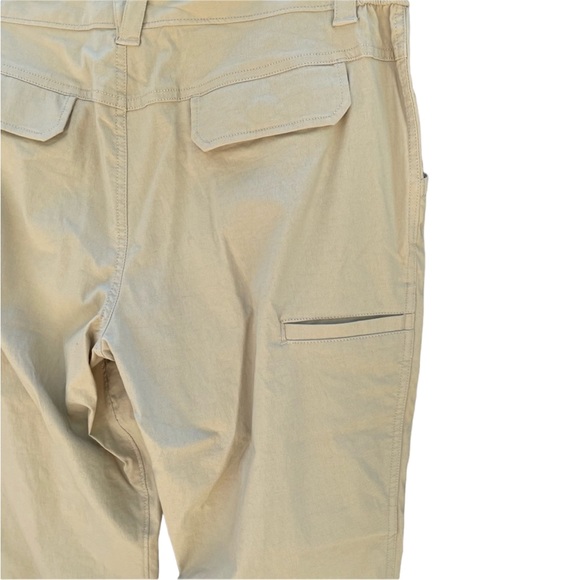 Duluth Trading Company Dry on the Fly Bootcut Cargo Pants Capris size 8 31” - Picture 7 of 8